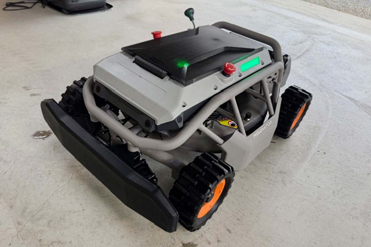 ラジコン草刈機　モアレイター S1 4WD