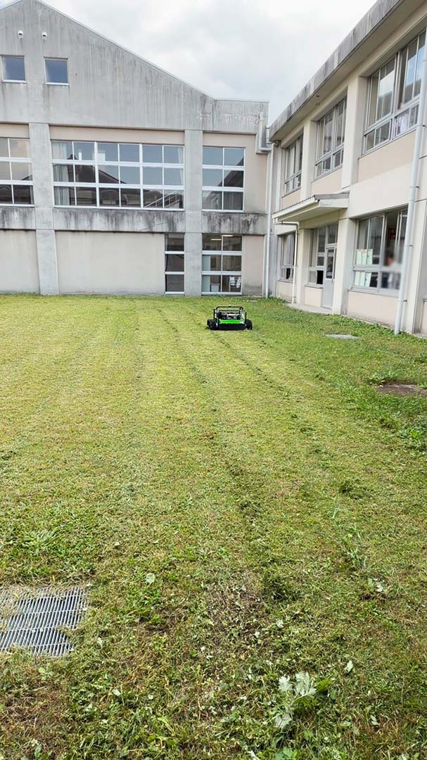 広島県 東広島市 高美が丘　学校敷地の草刈り事例　ラジコン草刈機